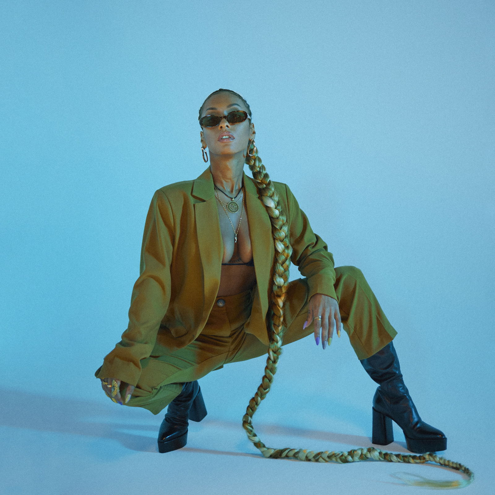 Pressefoto von Nura von SXTN