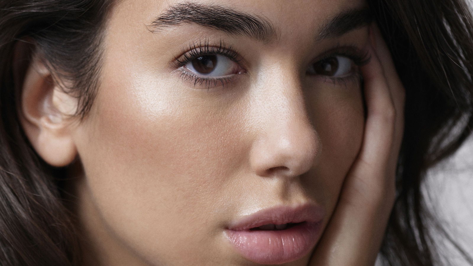 Dua_Lipa_Universal_16_9