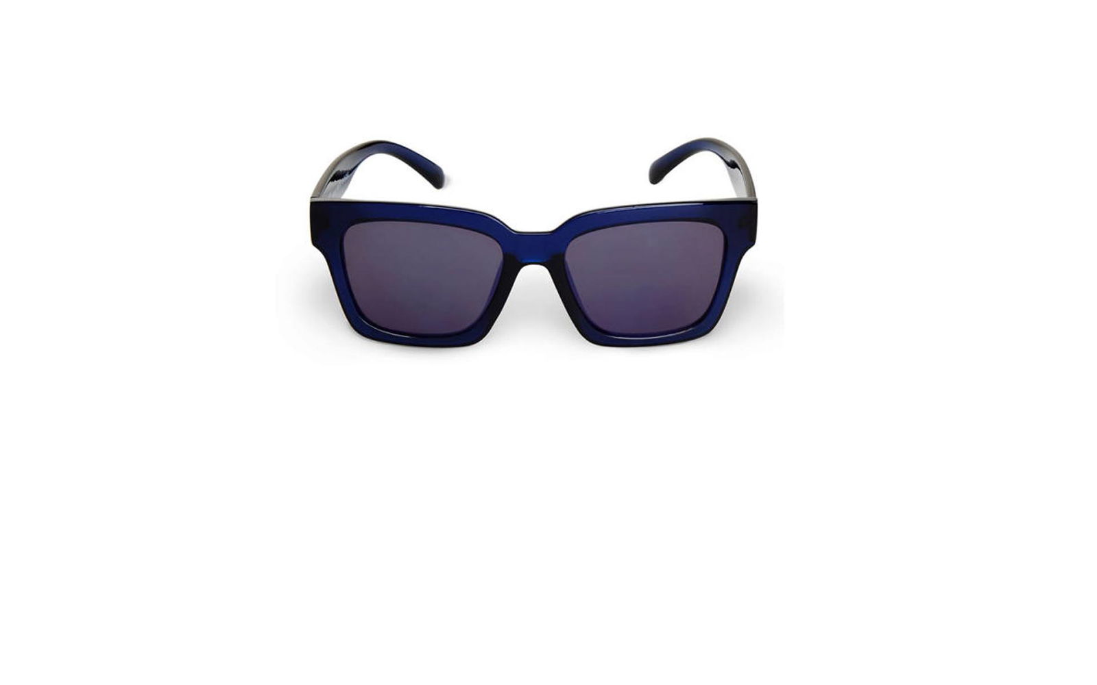 Sonnenbrille in dunklem Marineblau für die Umseglung von Kap Hoorn von Weekday, um 20 Euro.