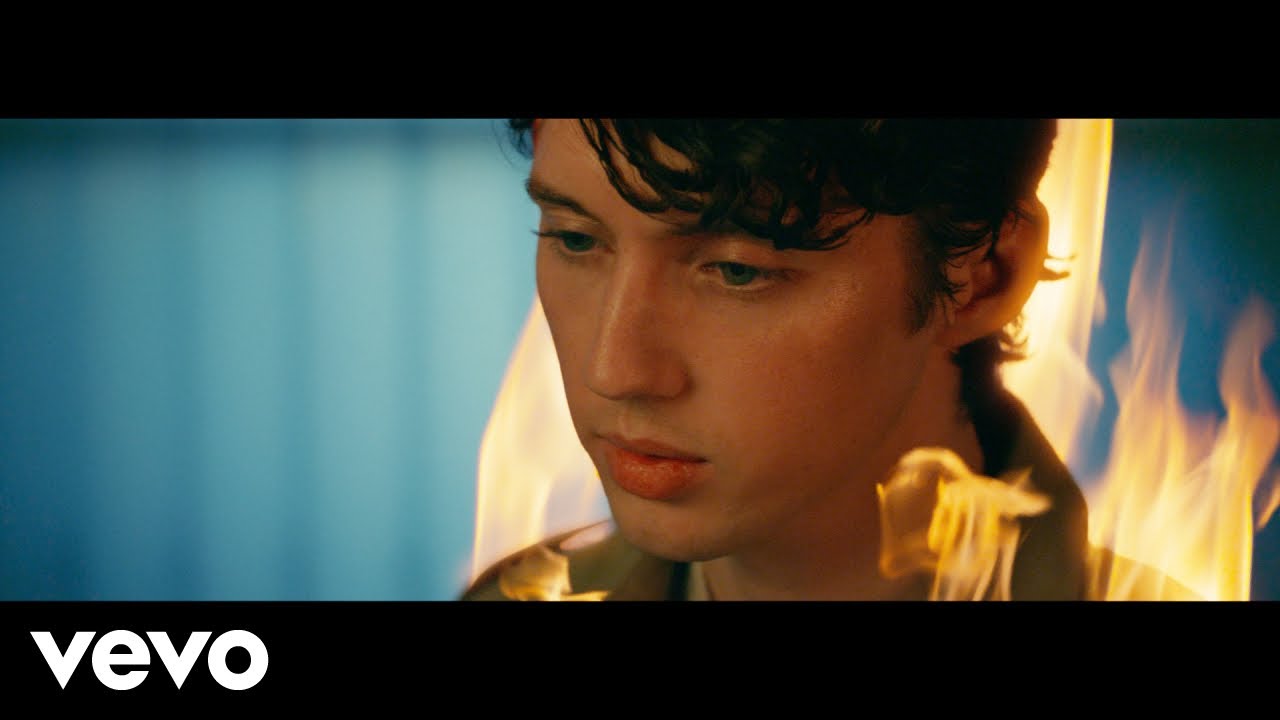 Troye Sivan – Easy
