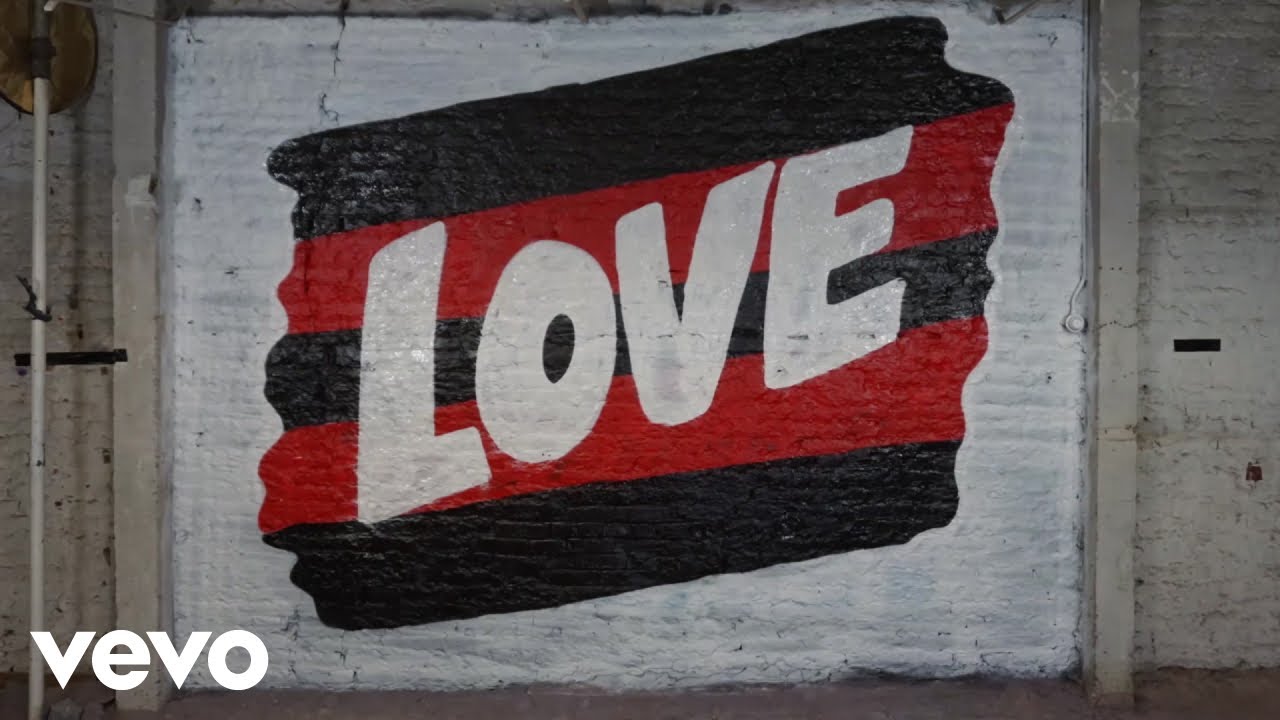 The Chainsmokers - Who Do You Love (Lyric Video) ft. 5 Seconds of Summer